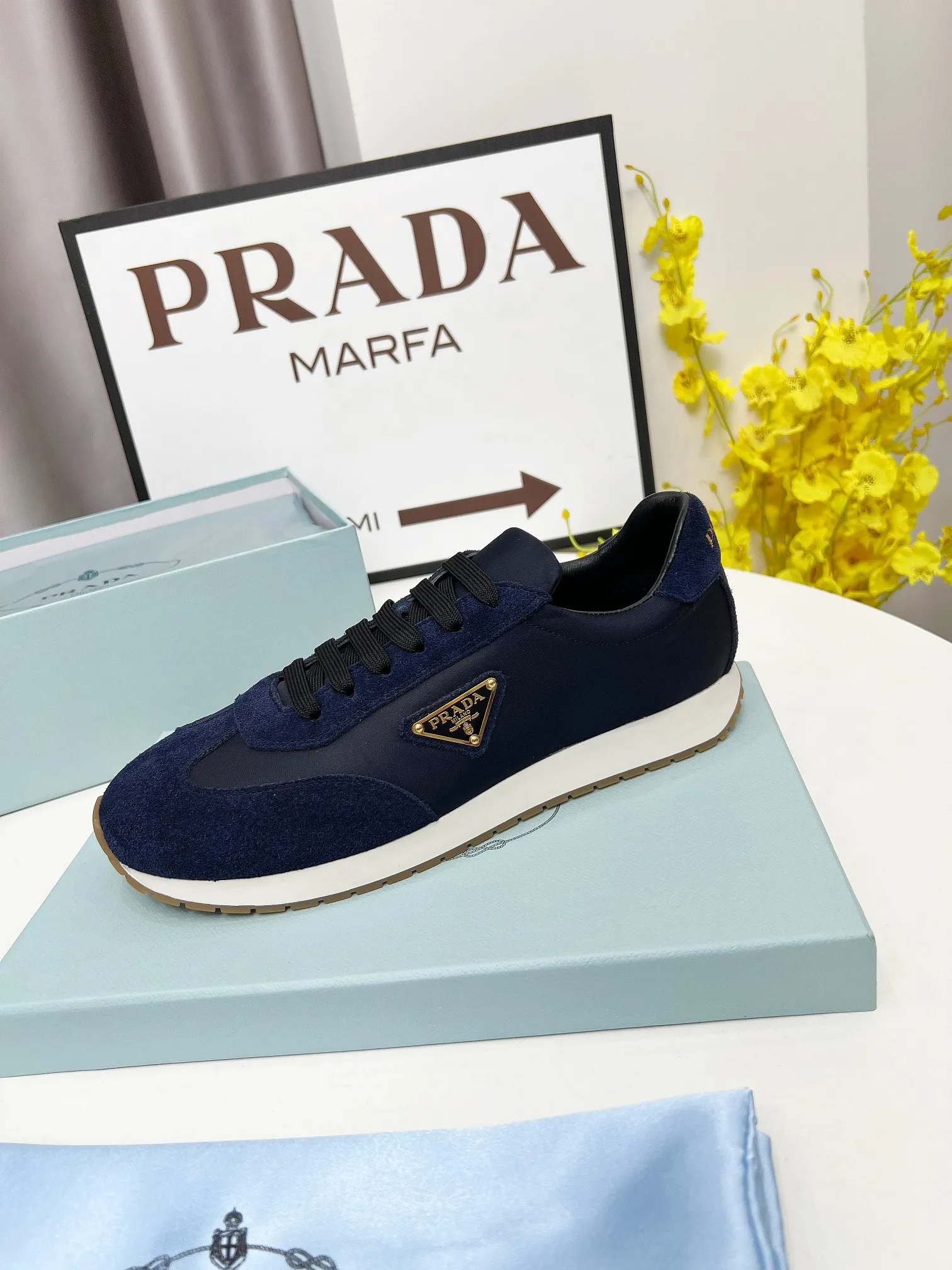 💕💕Factory direct selling price p520💕💕 The new PRADA (Prada) men's and women's high-top counters are launched simultaneously, 😘👍🏿The original open-molded anti-slip PU outsole, exquisite lines, simple and elegant, super comfortable and high-end on the foot, suitable for leisure travel. Number of yards: 35 to 45. (Can be customized 38.45.46.